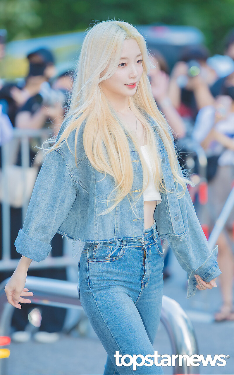 220902 Rocket Punch Yeonhee - Music Bank Commute documents 8