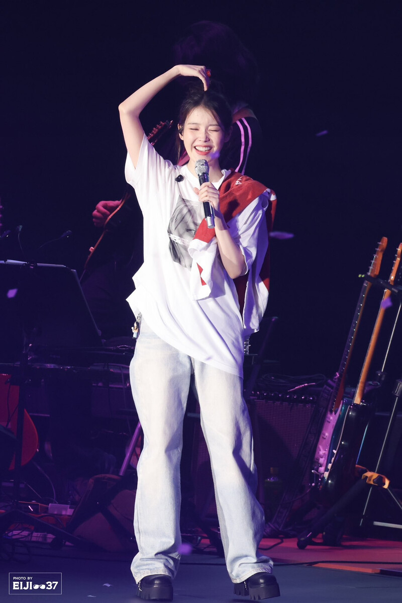 240706 IU - ‘H.E.R.’ World Tour in Osaka Day 1 documents 13