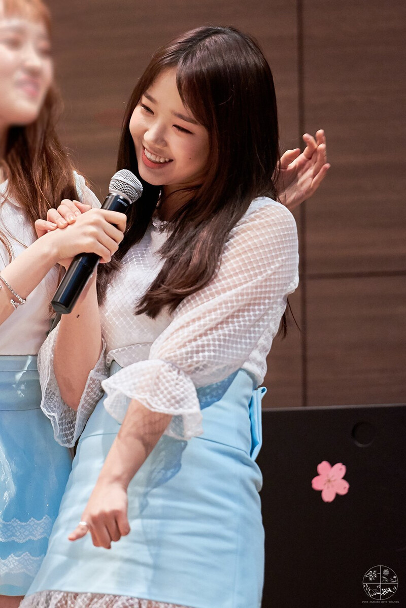 180415 Weki Meki Yoojung at Bundang 'Lucky' Fansign documents 2