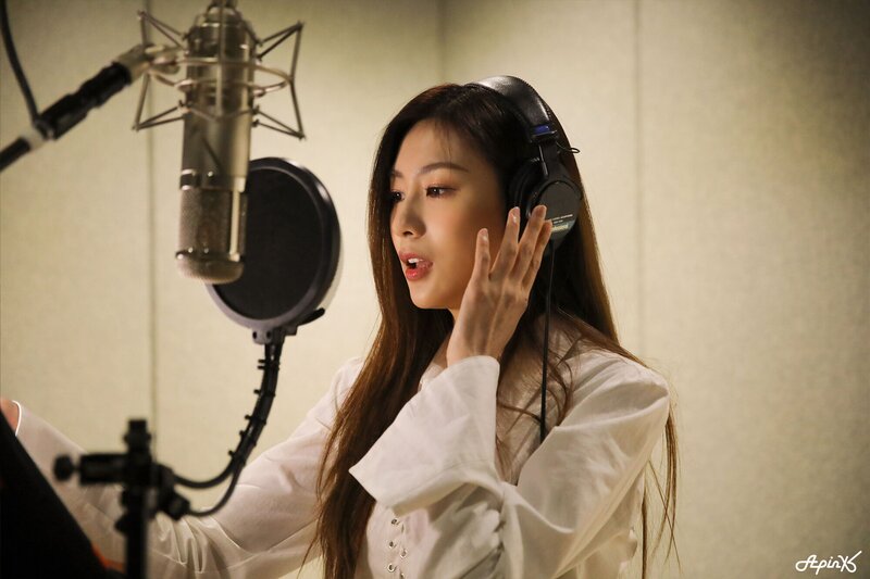 220420 IST Naver post - APINK 'I want you to be happy' recording behind documents 9