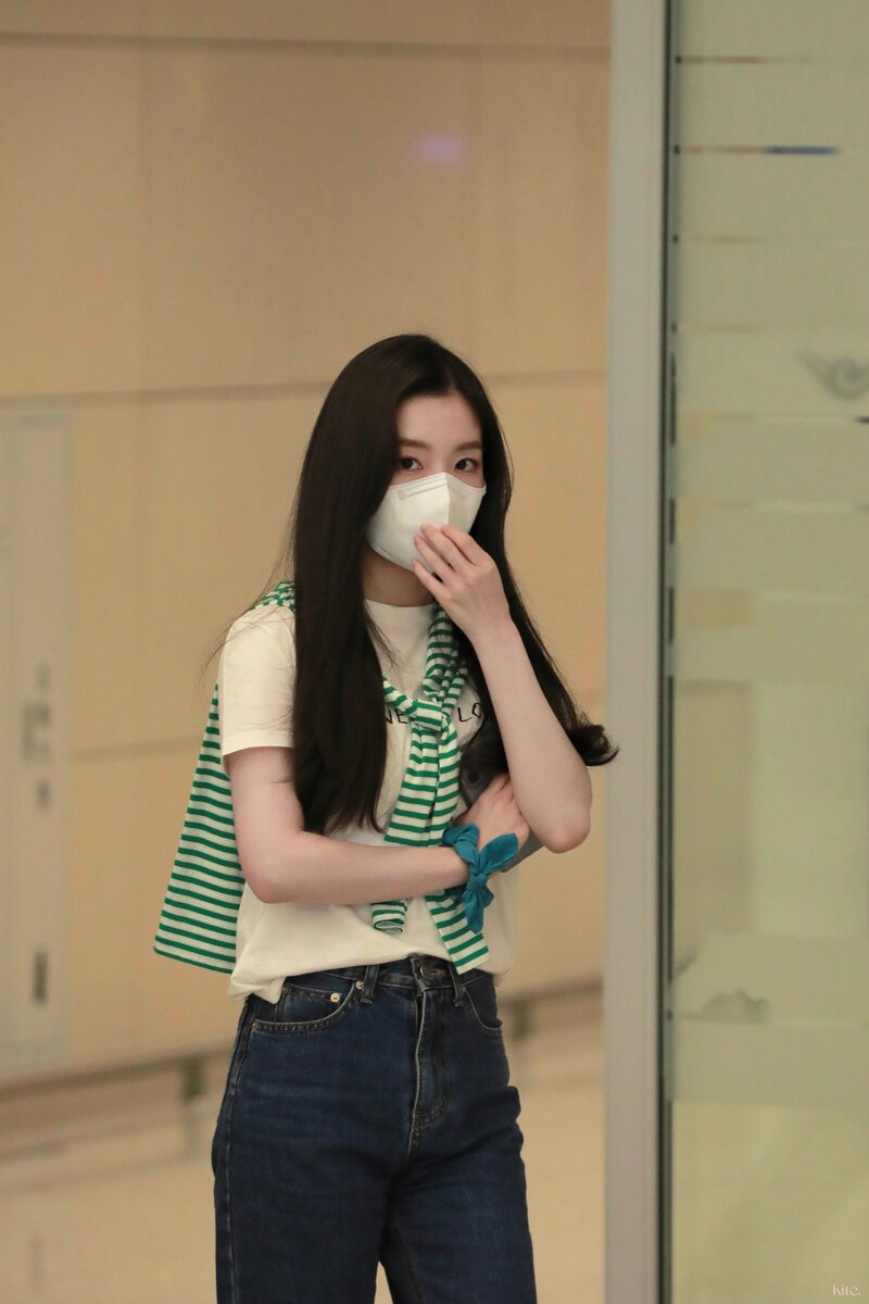 220525 Irene Arriving at Incheon International Airport from Indonesia ...