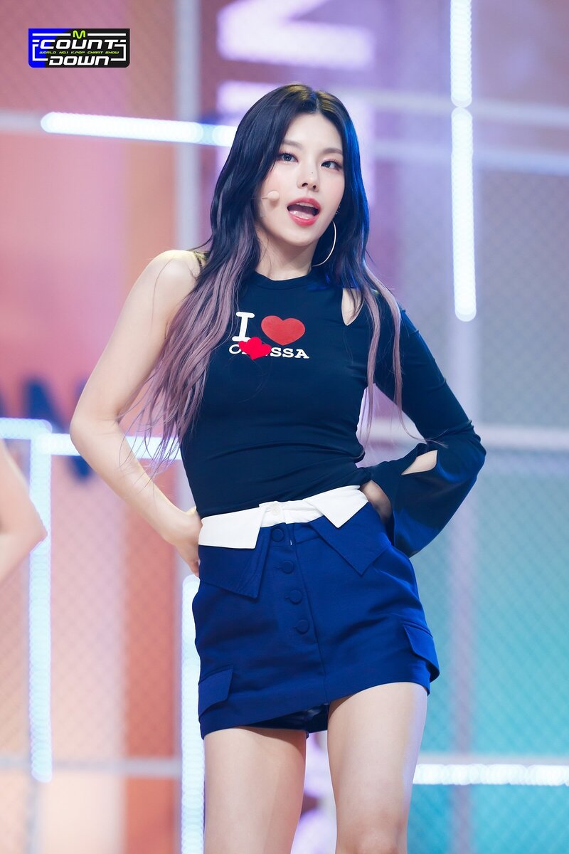 220721 ITZY Yeji - 'SNEAKERS' at M Countdown documents 13