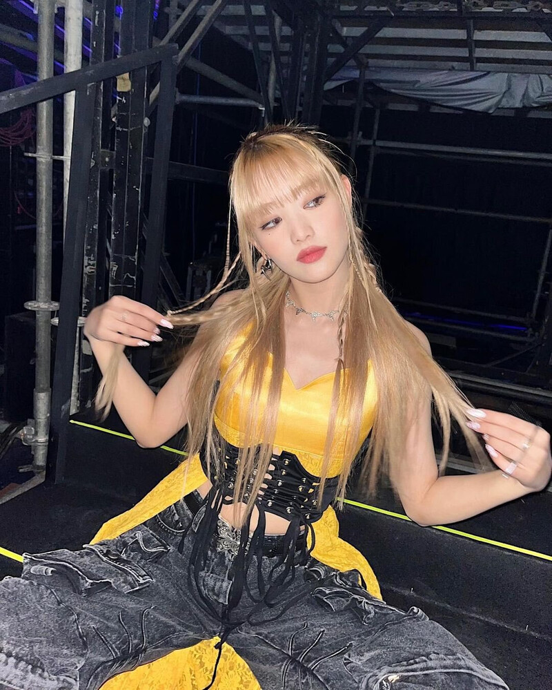 230115 (G)I-DLE MINNIE Instagram Upadte with YUQI documents 4