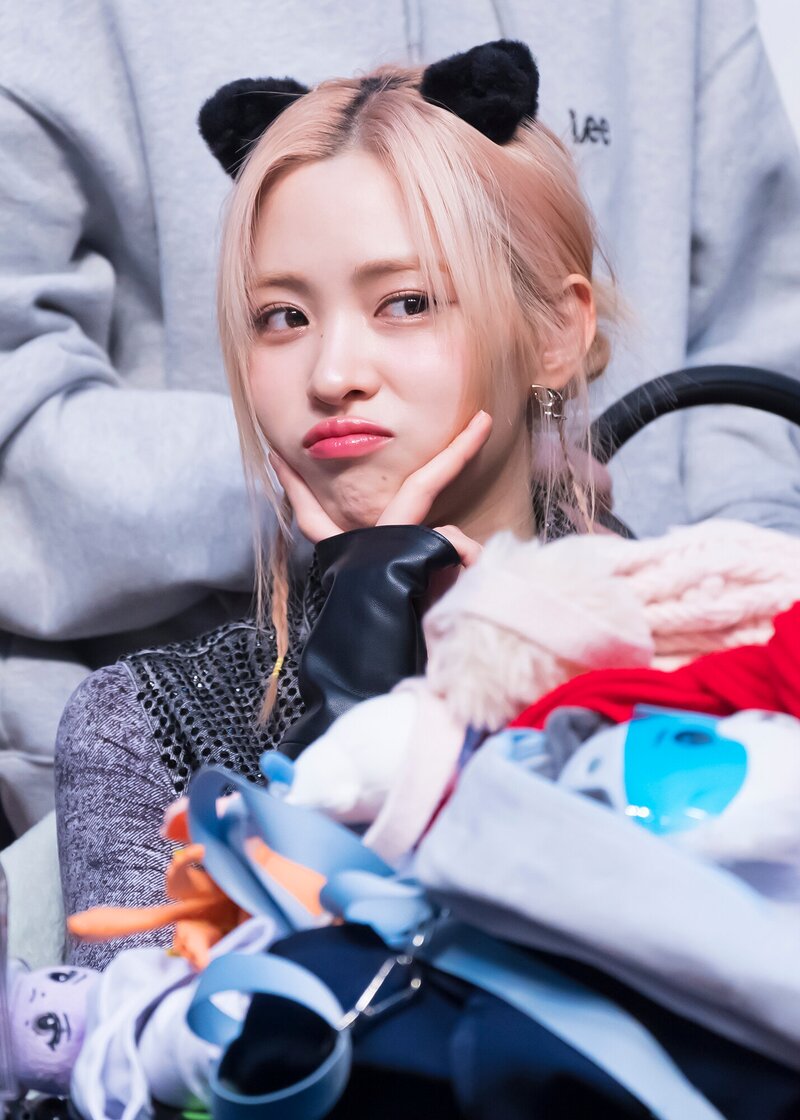 240121 ITZY Ryujin at Withmuu Fansign Event documents 3