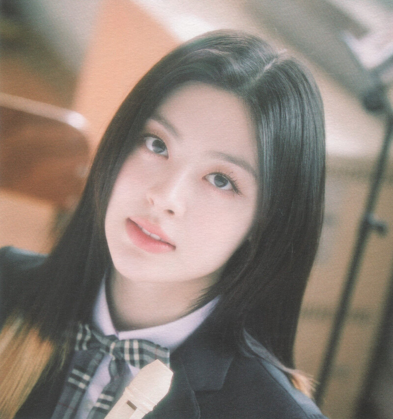 STAYC - 2022 Season's Greetings (Scans) documents 3