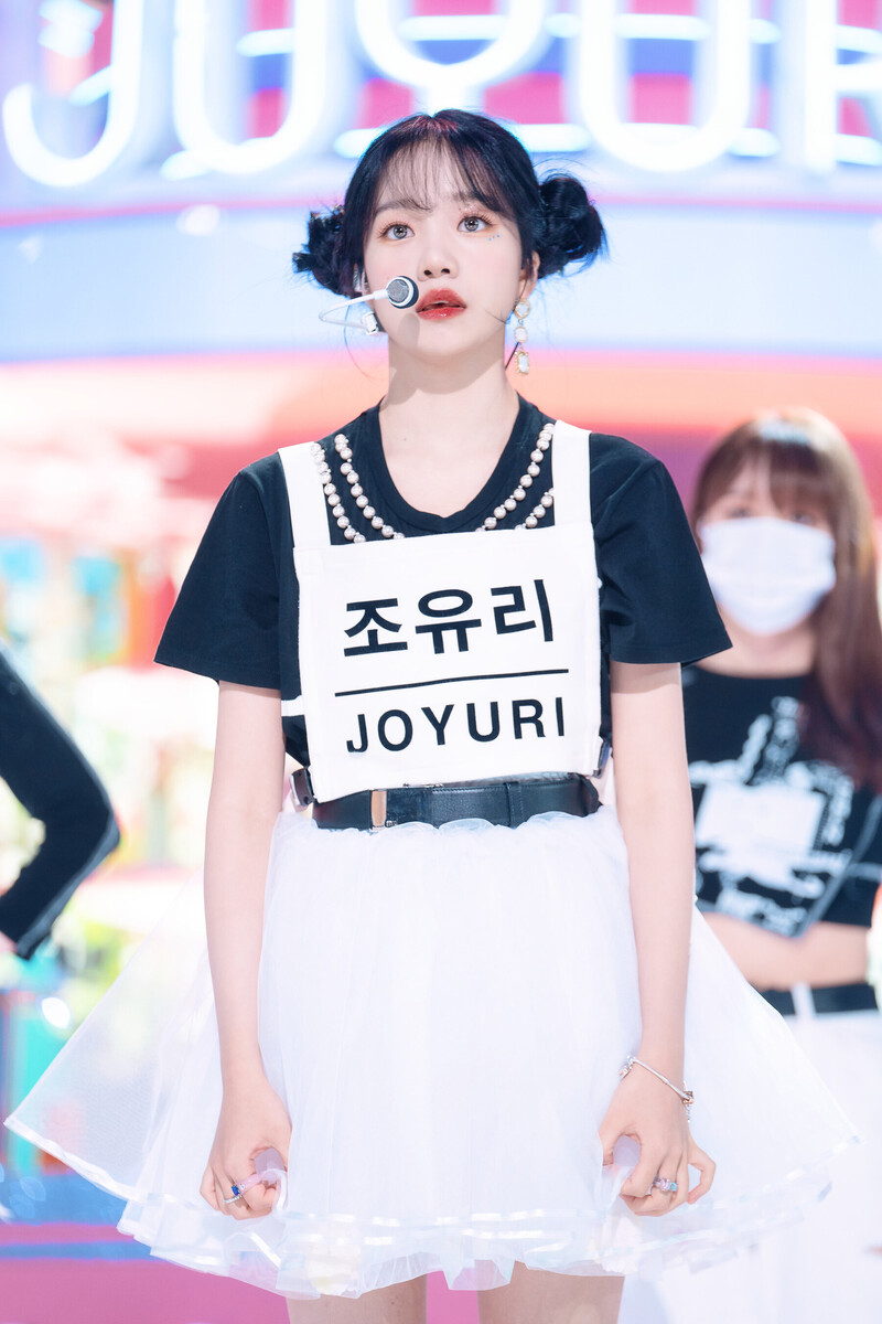 220605 Jo Yuri - 'Love Shhh!' at Inkigayo documents 11