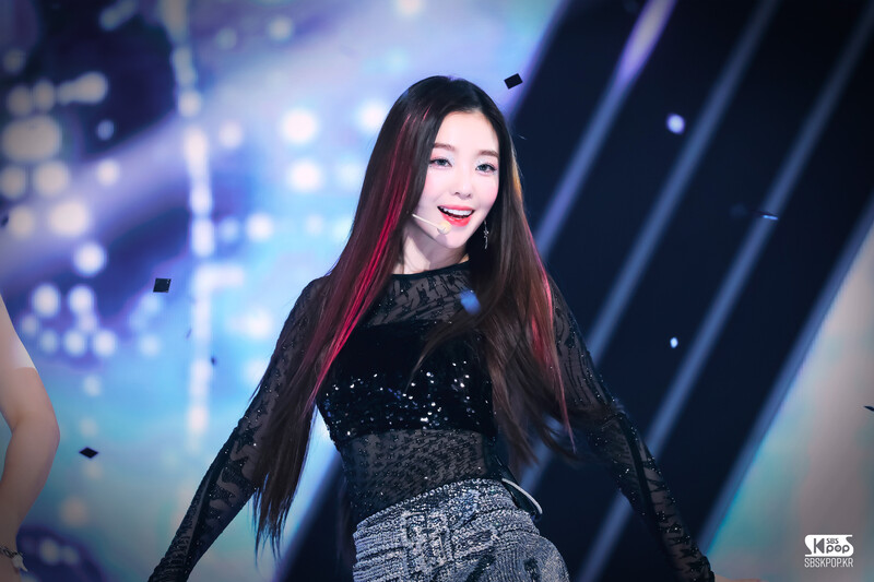 240707 Red Velvet Irene - 'Cosmic' at Inkigayo documents 3