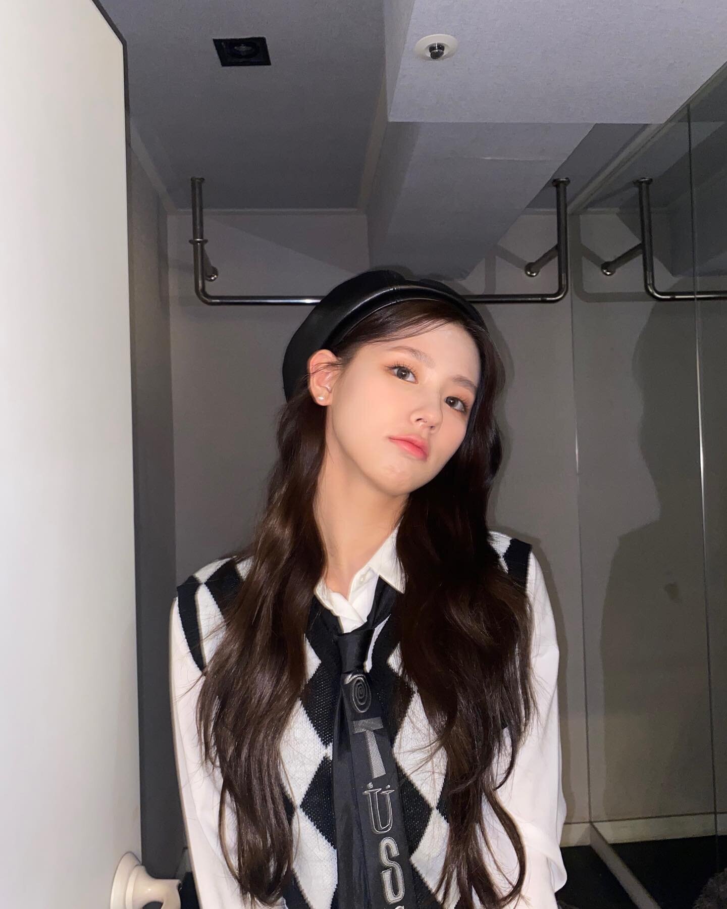 210810 (G)I-DLE Miyeon Instagram Update | Kpopping