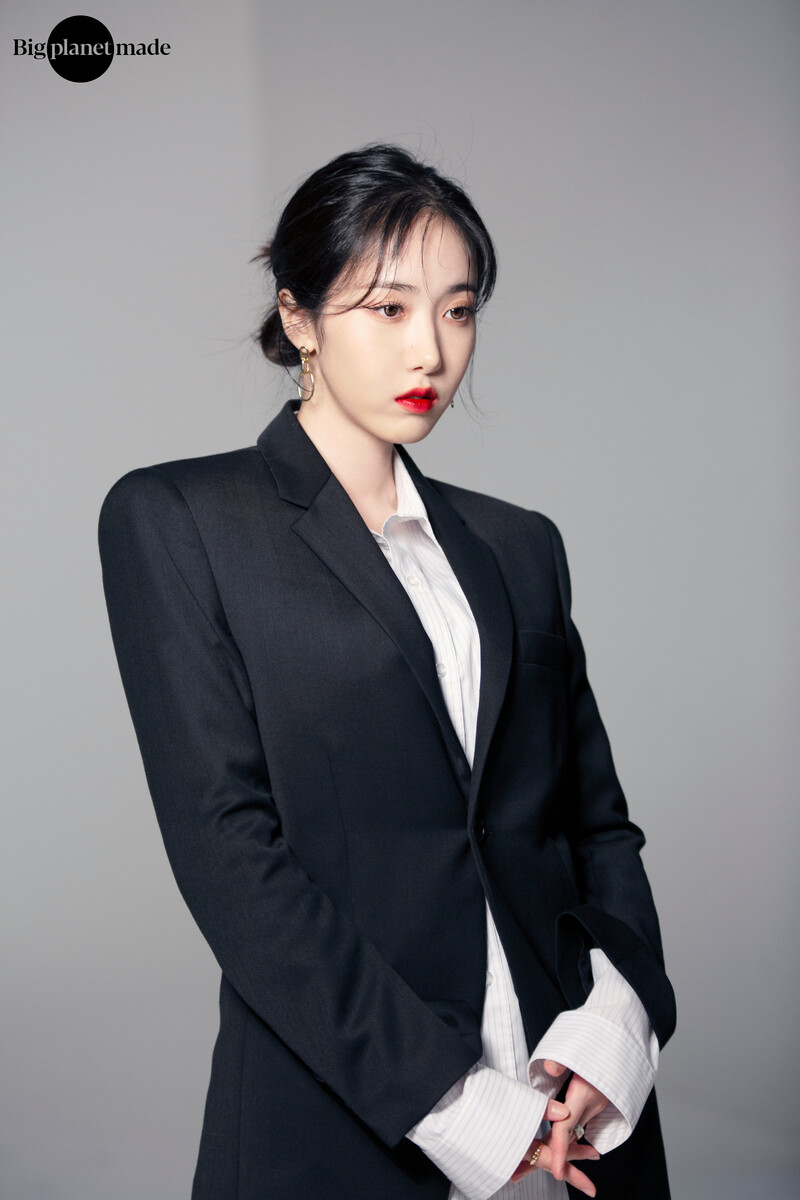 211014 BPM Naver Post - VIVIZ 1st Profile Shoot Behind documents 4