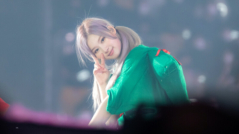 211226 - TWICE 4TH World Tour - Sana documents 6