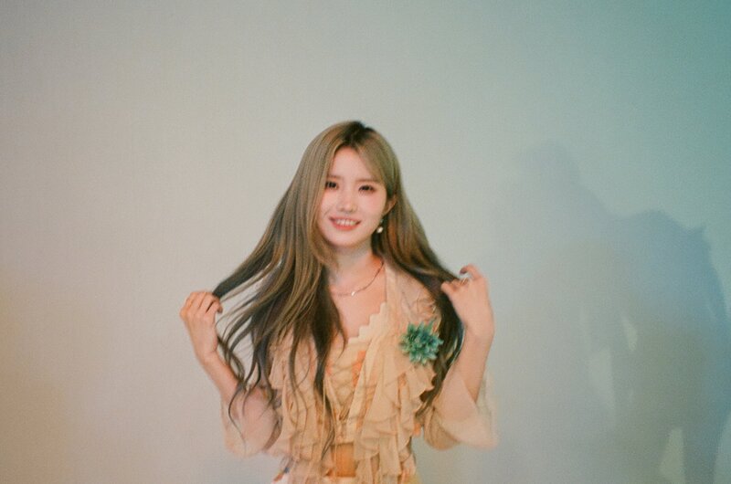 220630 M2 Twitter Update - fromis_9 June Film Camera Photos for 'Stay This Way' documents 16