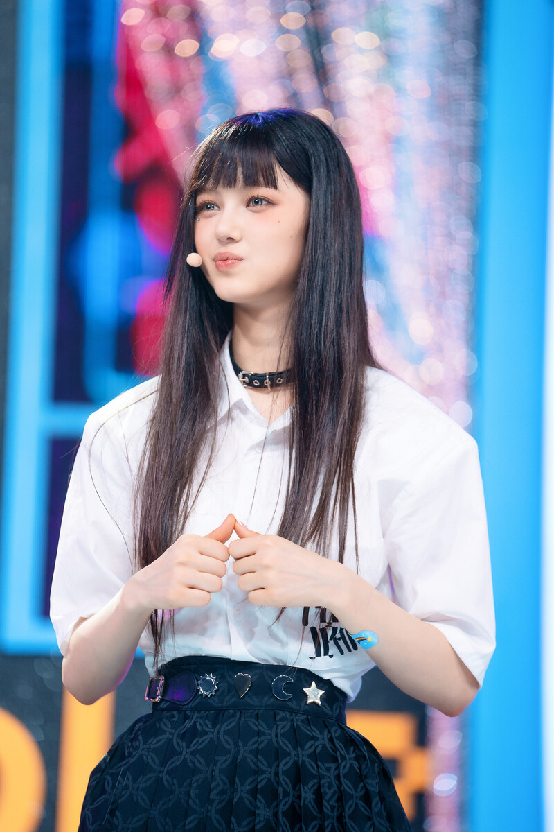 220807 NewJeans Danielle 'Cookie' at Inkigayo documents 14