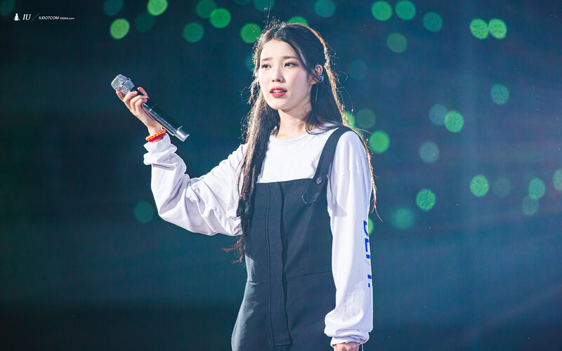 220917 IU - 'The Golden Hour' Concert documents 21