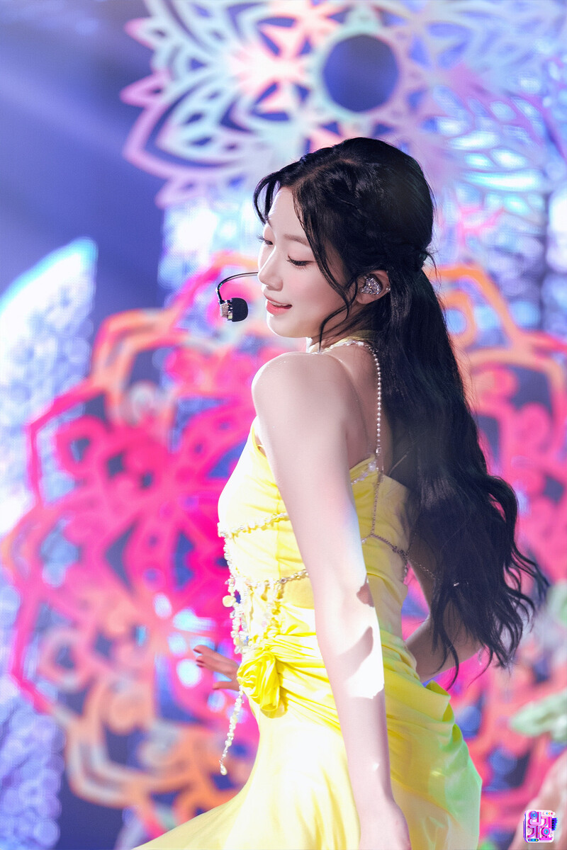 240303 LE SSERAFIM Kazuha - 'Smart' at Inkigayo documents 3