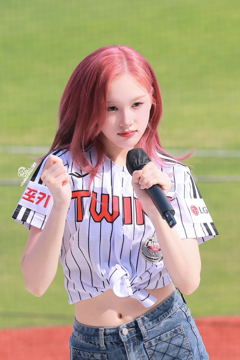 240504 STAYC J - 2024 Shinhan Bank SOL KBO League in Jamsil Stadium documents 2