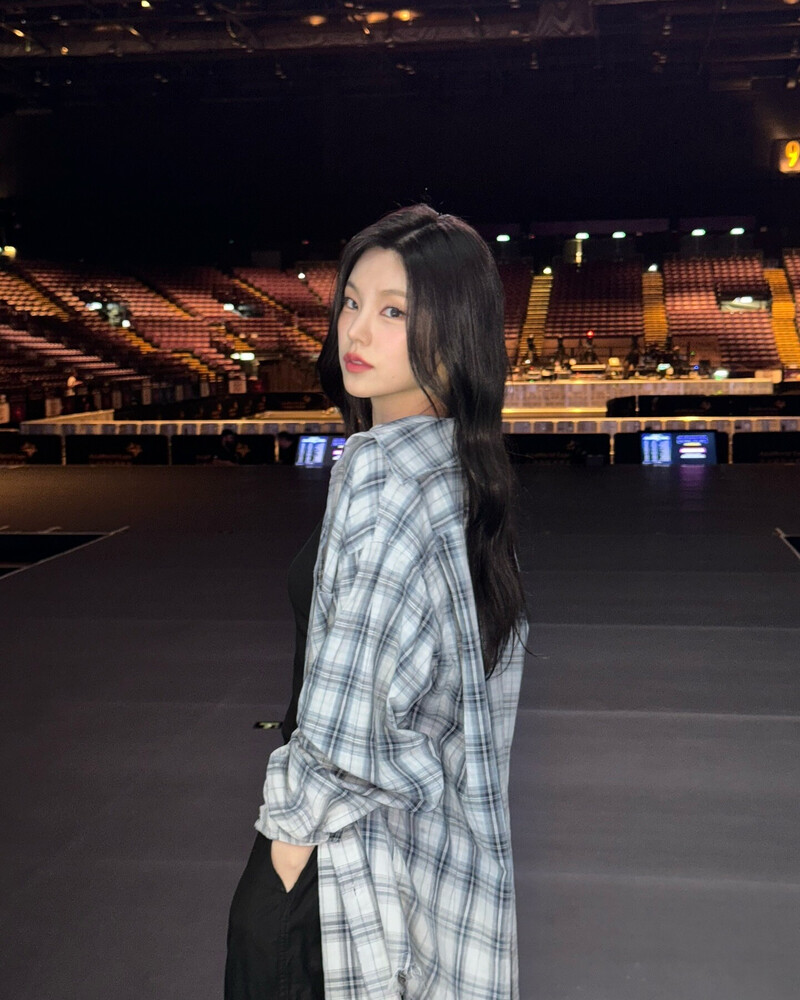 240811 - YEJI Instagram Update with ITZY documents 10