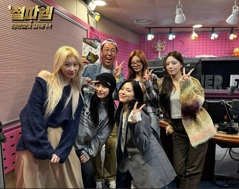 241030 - SBS Power Instagram Update with ITZY documents 1