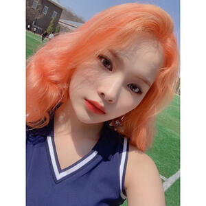 190612 Weki Meki Instagram update with Rina