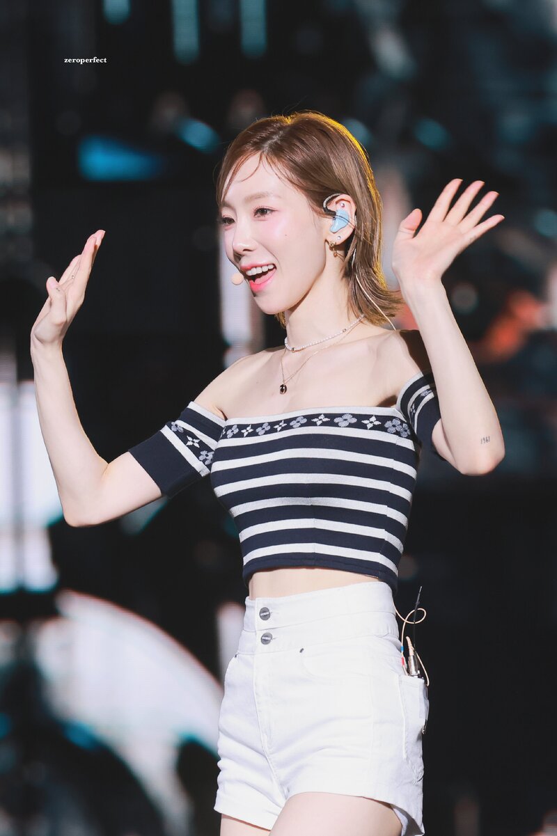 220820 Taeyeon at SMTOWN LIVE 2022: SMCU EXPRESS documents 6