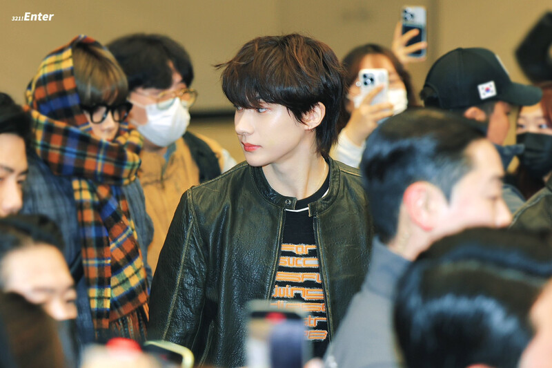 240220 RIIZE Anton at Gimpo International Airport documents 10