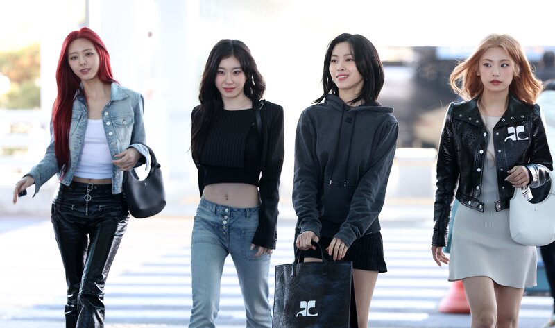 240226 - ITZY at Incheon International Airport documents 4