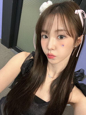 240928 WOOAH - NANA weverse update