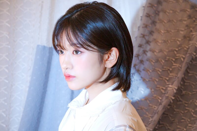 240210 Starship Entertainment Naver Update - Behind the Scenes of IVE Season's Greetings "A Fairy's Wish" - YUJIN documents 3