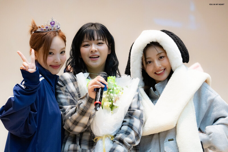 240303 JIHYO, NAYEON & JEONGYEON - FANSIGN EVENT documents 2