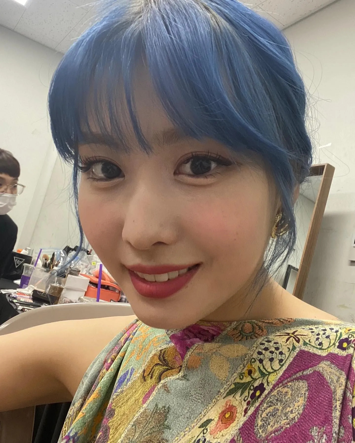 August 13, 2020 TWICE Instagram Update - Momo's blue hair | Kpopping