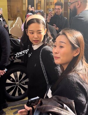 240304 JENNIE spotted in Paris prior to the Chanel Show for Paris Fashion Week