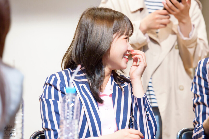 180401 Weki Meki Yoojung at Songpa & Jungu 'Lucky' Fansigns documents 19