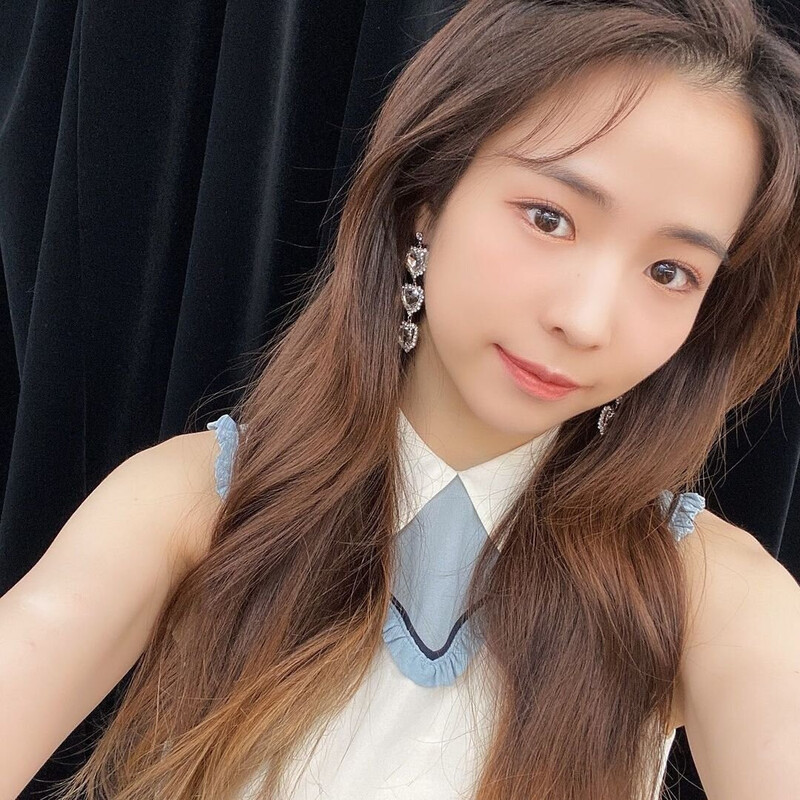 210719 - NiziU Instagram Update: Maya documents 1