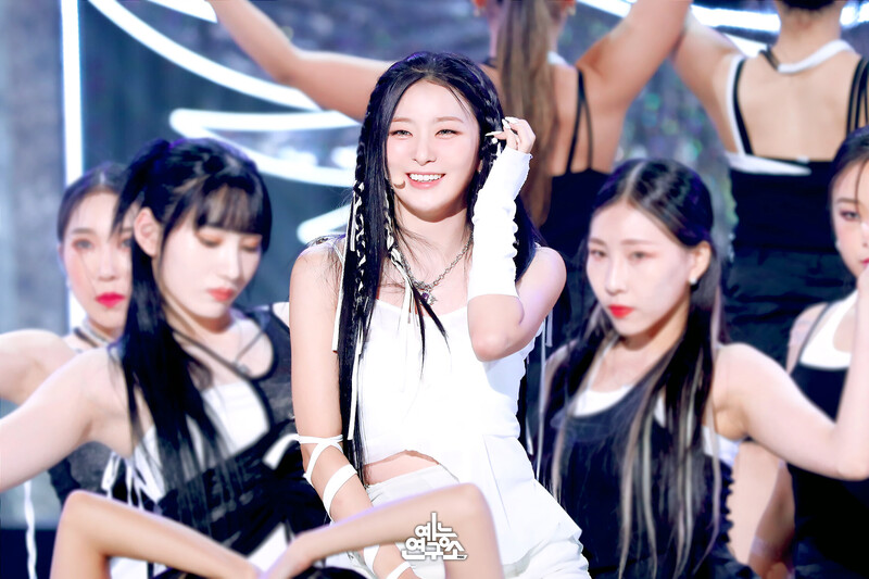 221008 Red Velvet Seulgi - '28 Reasons' at Music Core documents 7