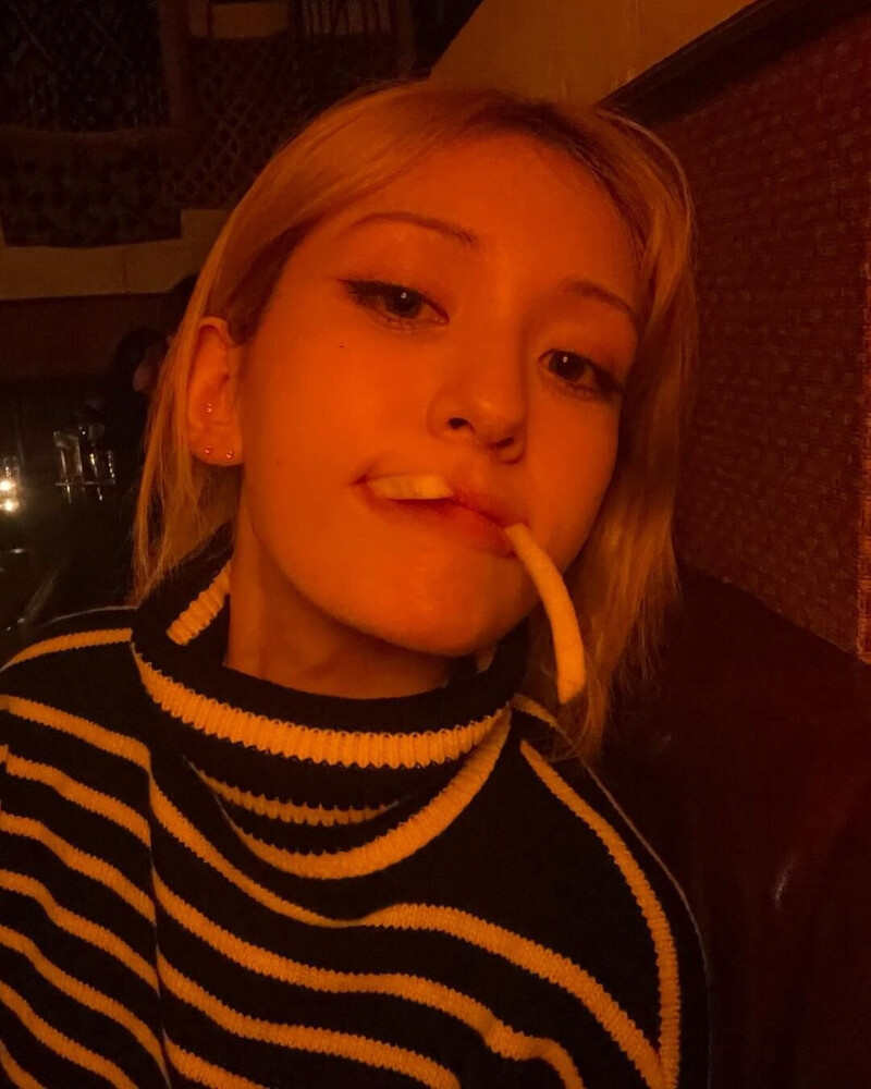 230202 Jeon Somi Instagram Update documents 7