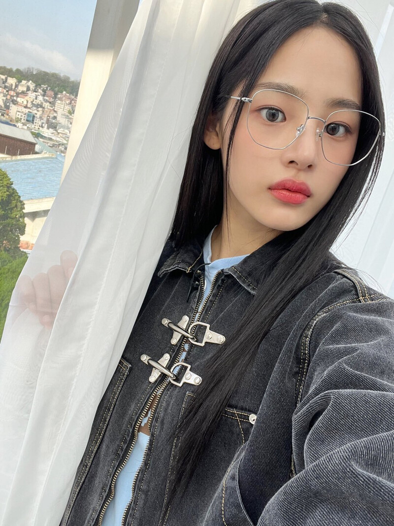 230519 NewJeans Twitter Update - Minji documents 3