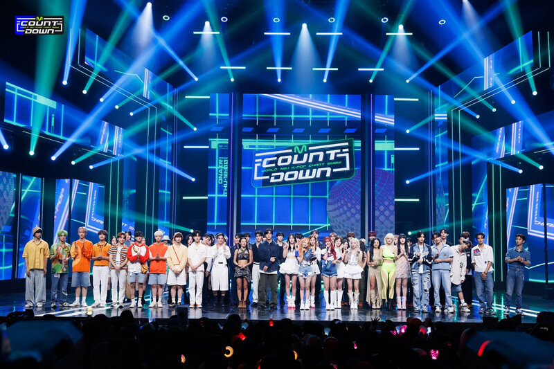 230824 STAYC Sieun & Isa - Special MCs at M COUNTDOWN documents 27