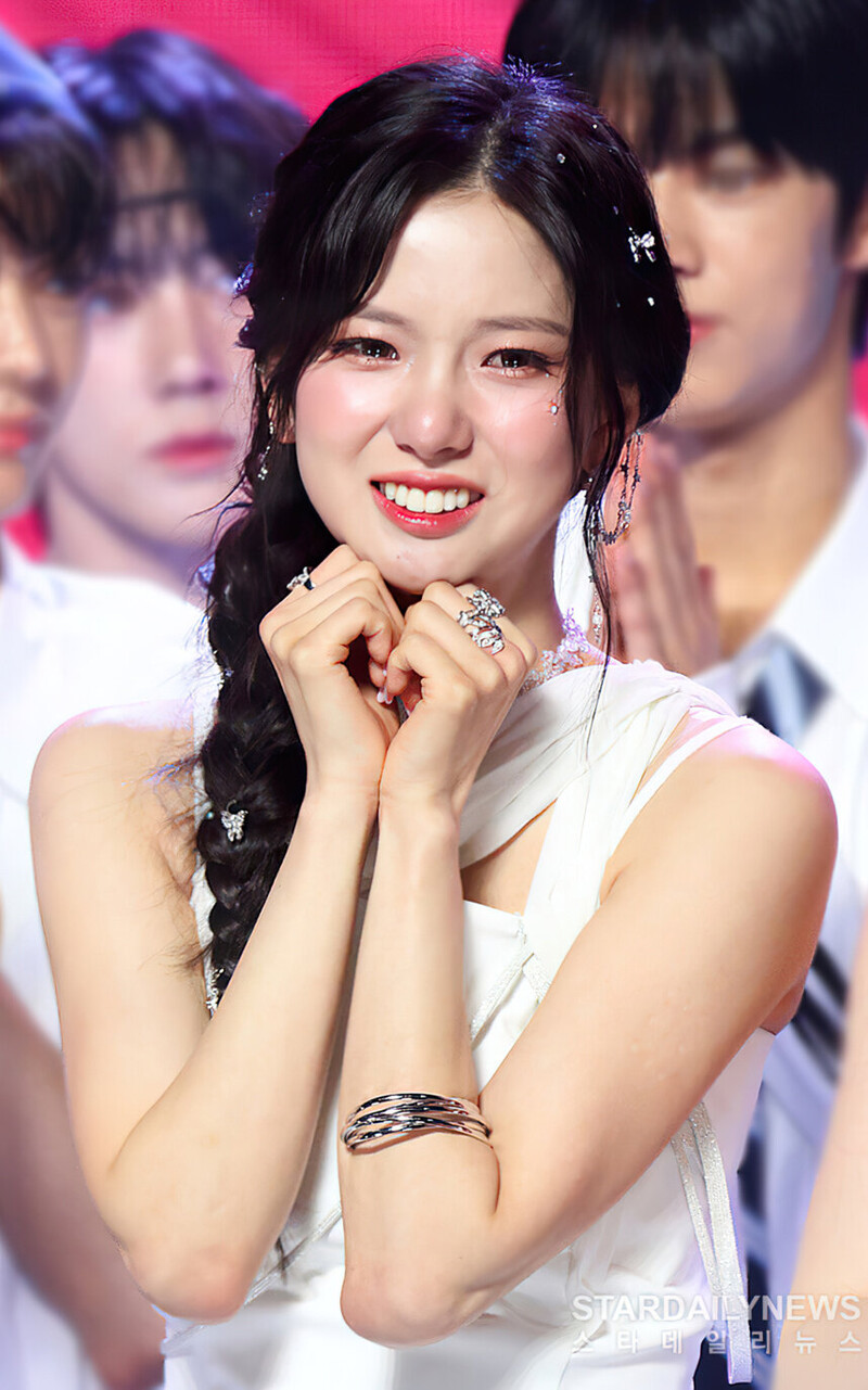 240612 Kep1er Yujin - 'Shooting Star' at Show Champion documents 1