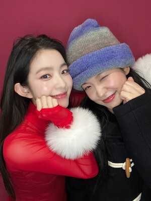 241221 Red Velvet Twitter Update - Irene & Yeri