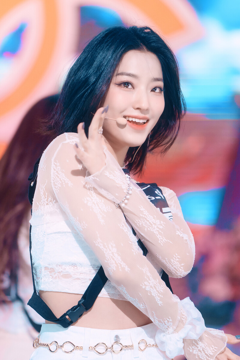 220123 fromis_9 Saerom - 'DM' at Inkigayo documents 12