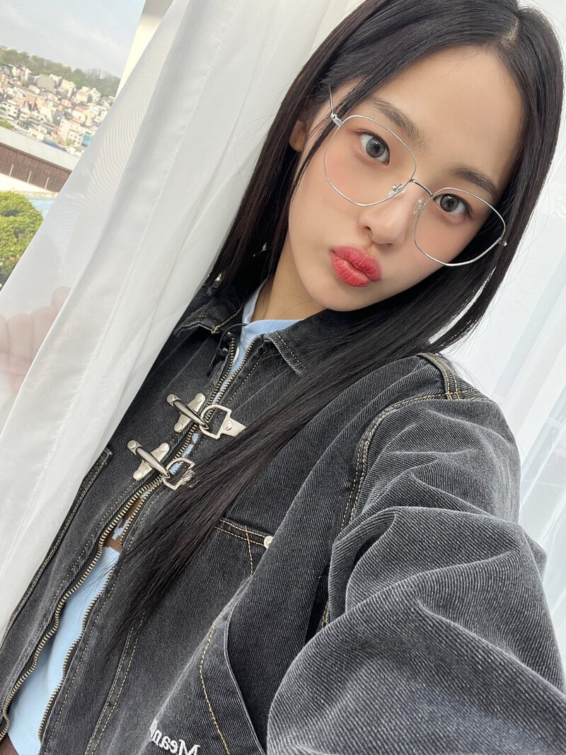 230519 NewJeans Twitter Update - Minji documents 1