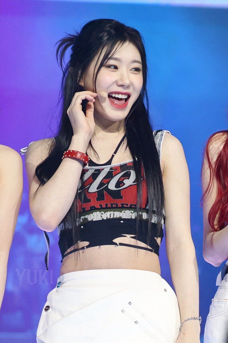 240602 ITZY Chaeryeong at K-Wave Concert Inkigayo documents 14