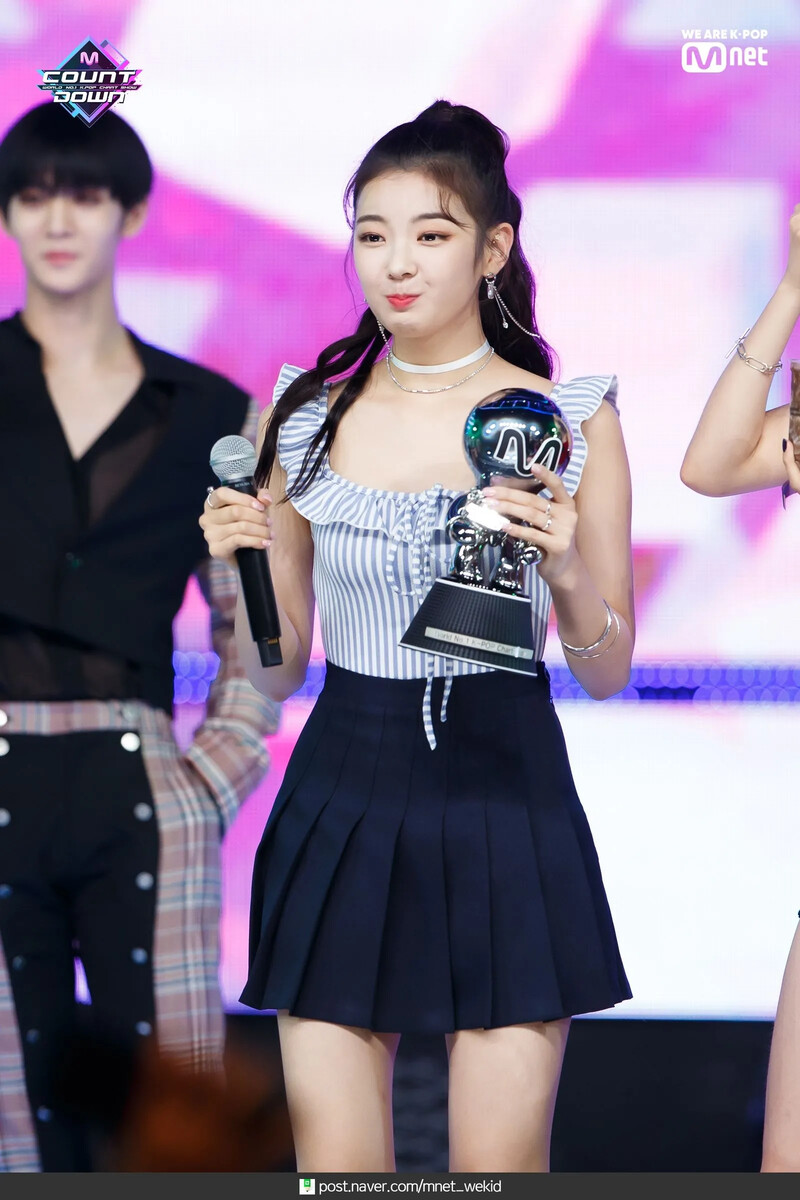 ITZY_1위_(12).jpg