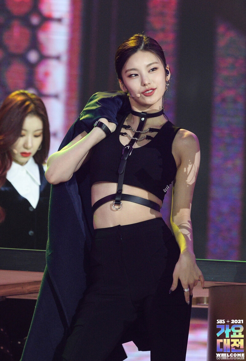 211225 ITZY at SBS Gayo Daejeon documents 15