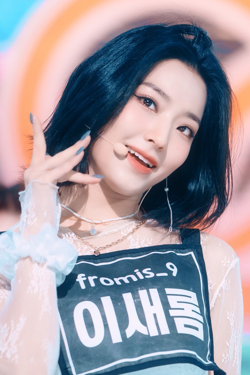 220123 fromis_9 Saerom - 'DM' at Inkigayo documents 5