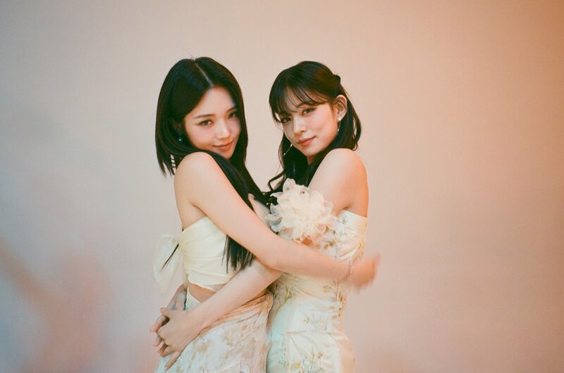 220630 M2 Twitter Update - fromis_9 June Film Camera Photos for 'Stay This Way' documents 7