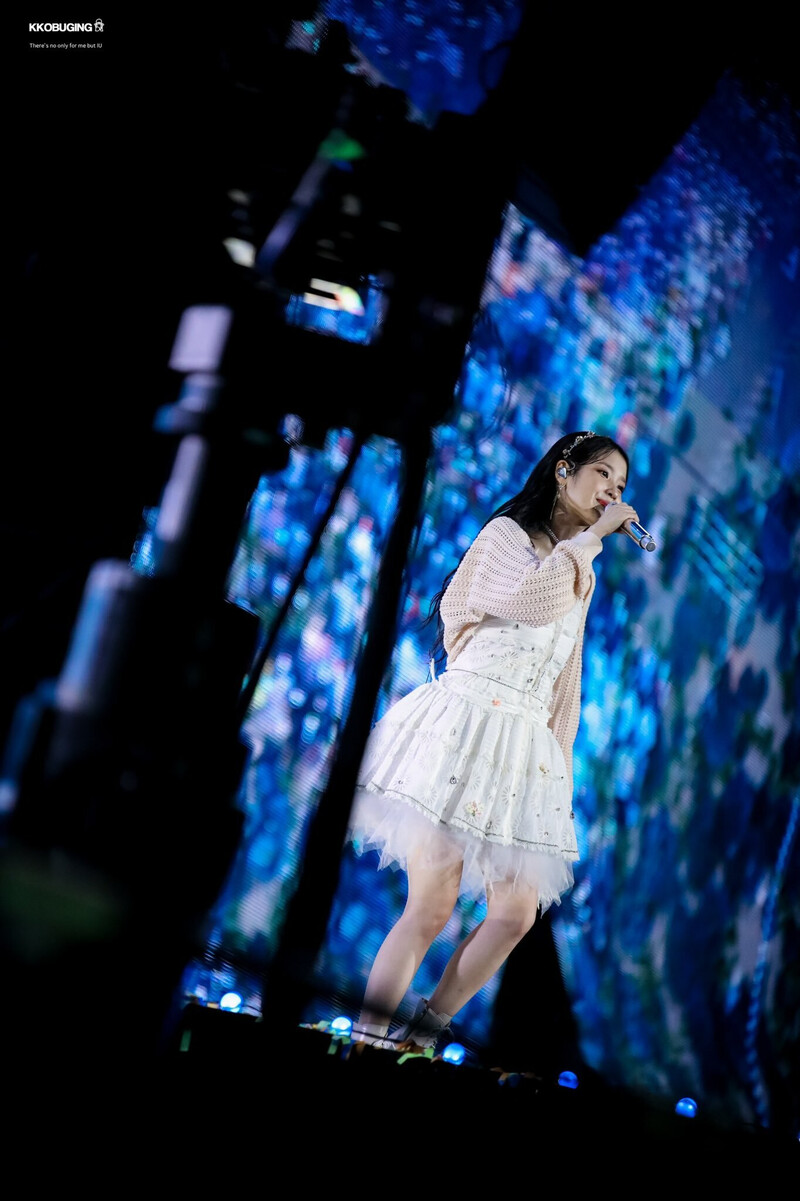 220917 IU - 'The Golden Hour' Concert documents 14