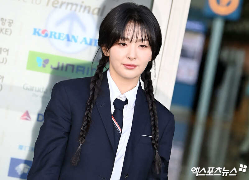 240212 Red Velvet Seulgi at Incheon International Airport documents 3