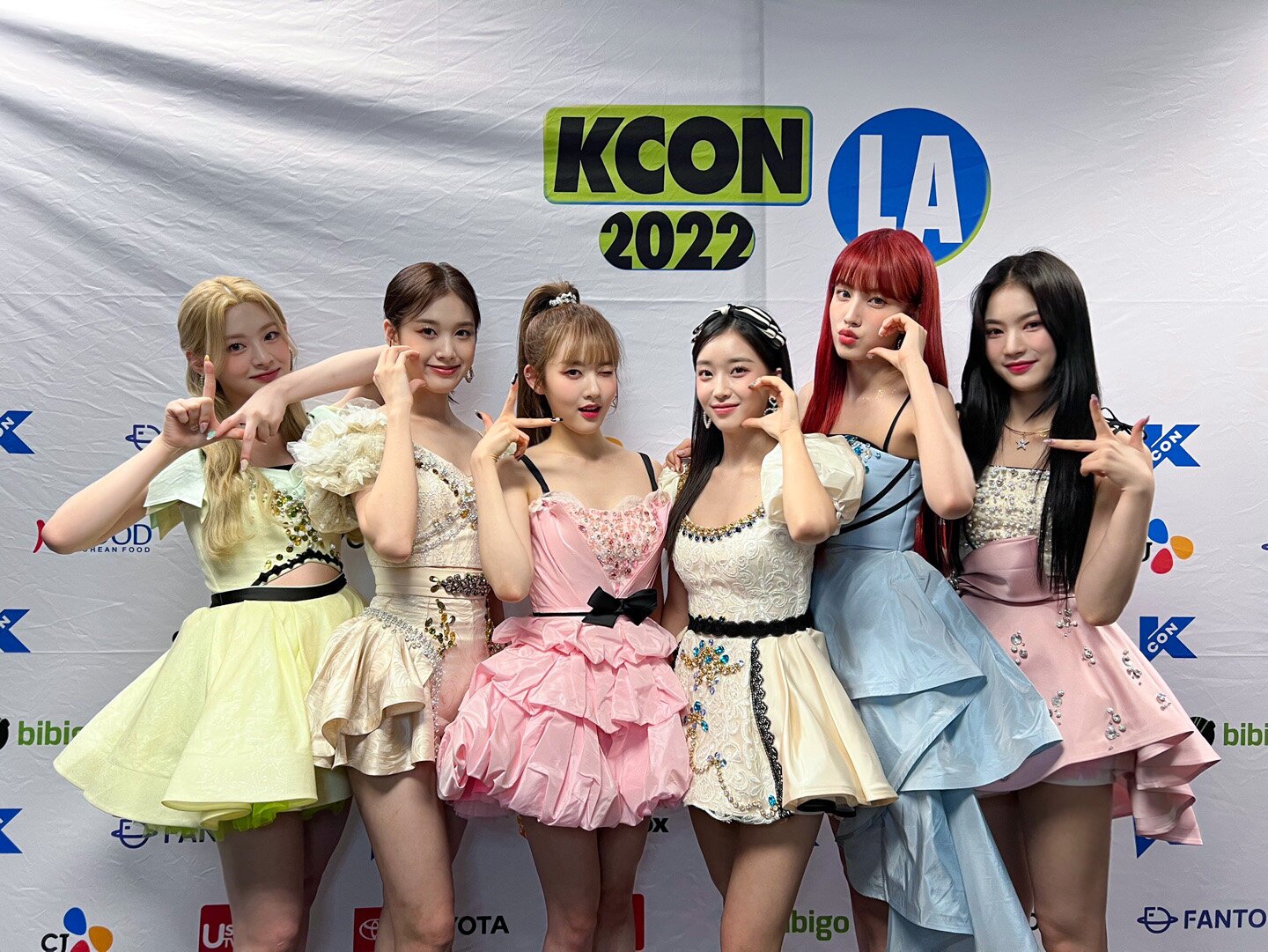 220822 STAYC SNS Update at KCON LA | kpopping