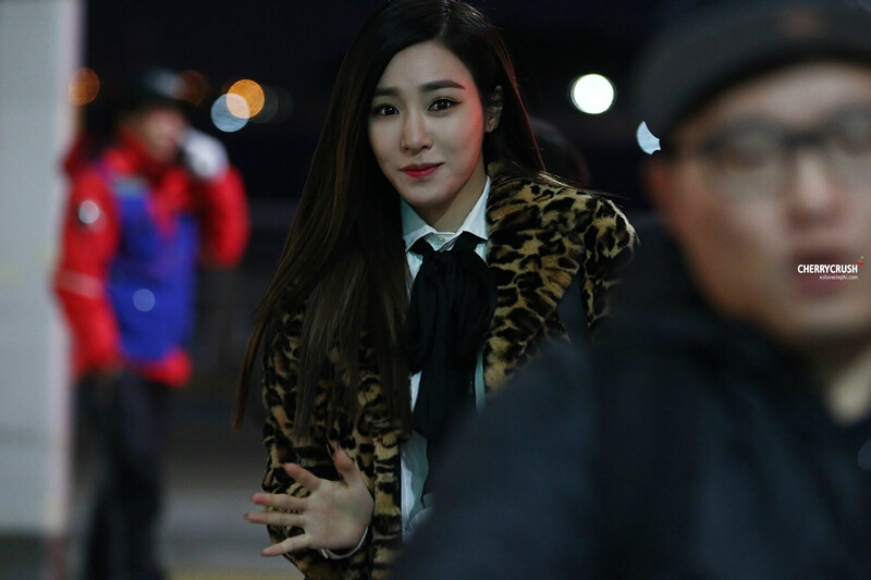 151206 SNSD Tiffany at Incheon Airport documents 3