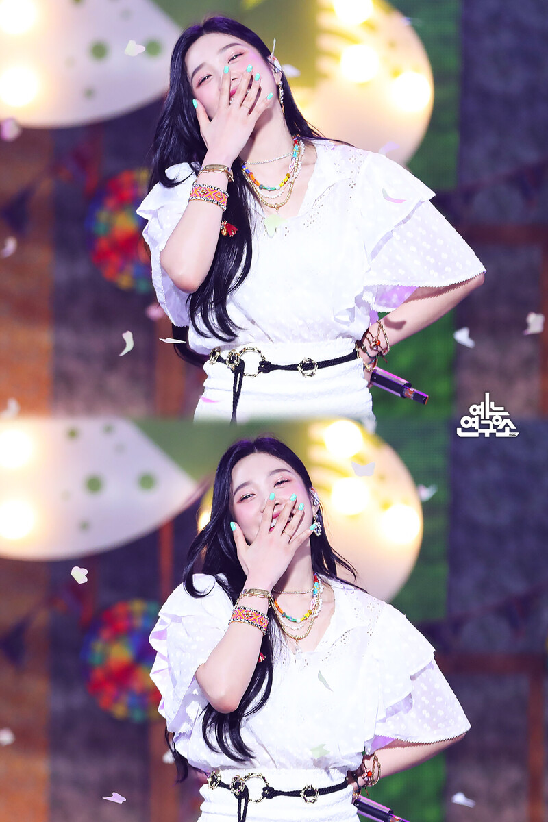 210605 Red Velvet Joy - 'Je T'aime' & 'Hello' at Music Core documents 4